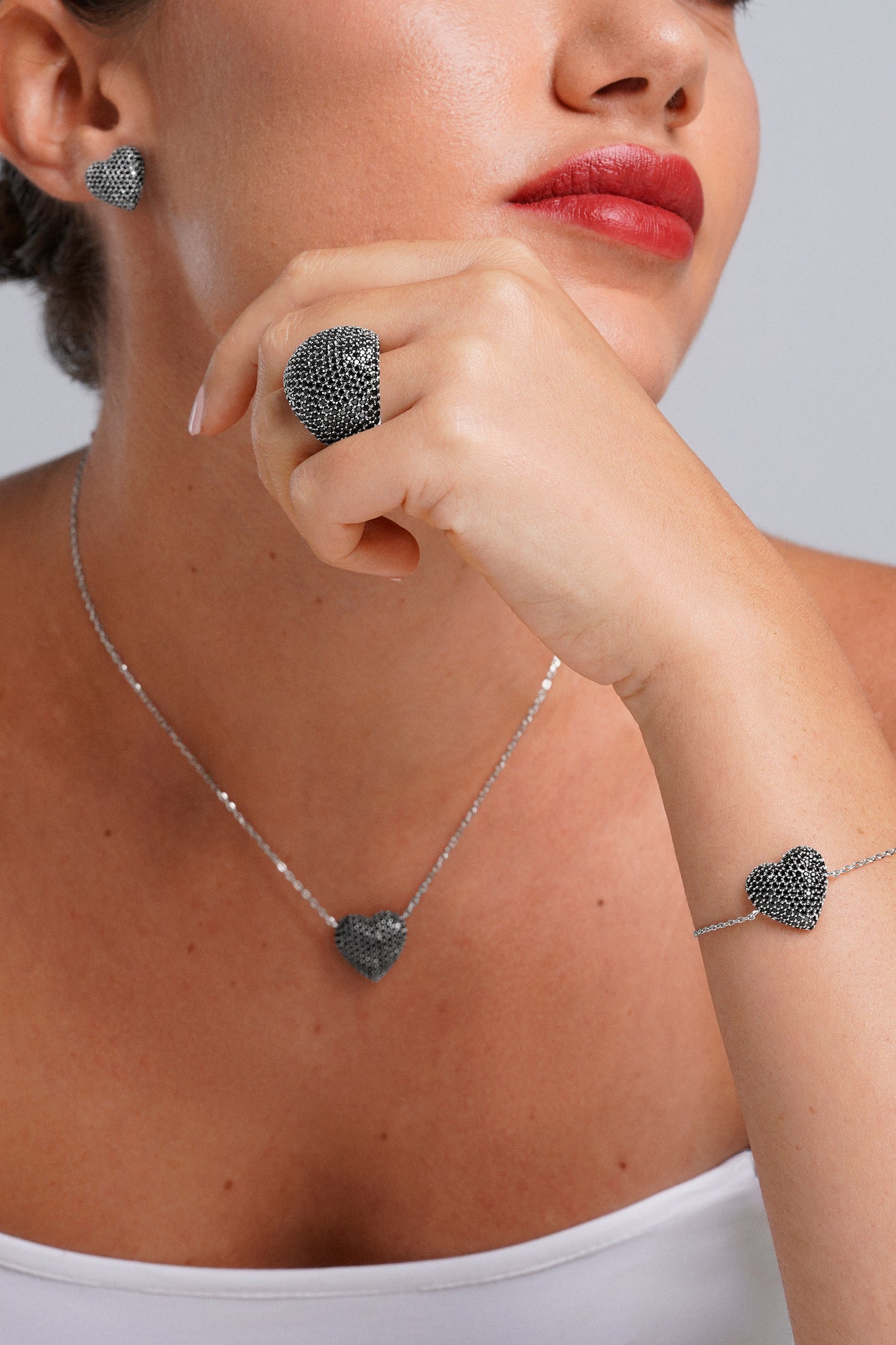 Pendientes corazón pavé negro