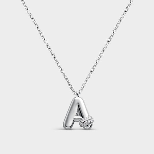 Collar con inicial "A" con volumen, plata y linea de circonitas