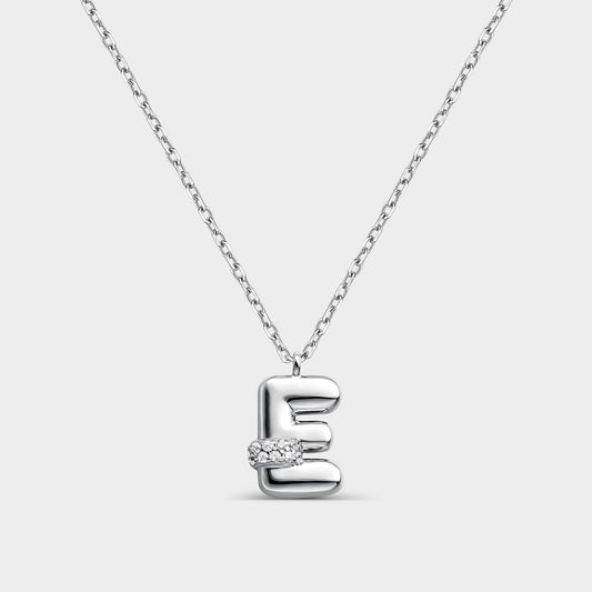 Collar con inicial "E" con volumen, plata y linea de circonitas