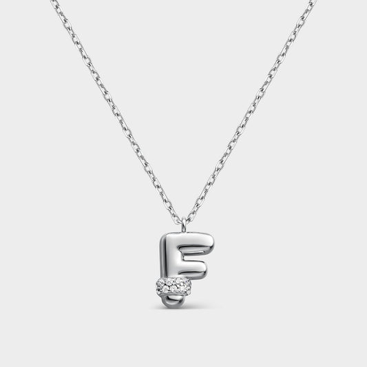 Collar con inicial "F" con volumen, plata y linea de circonitas