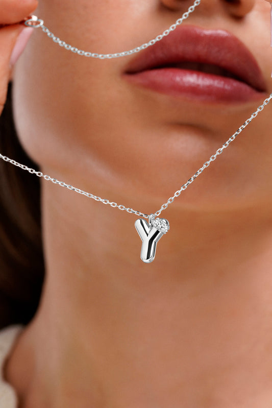 Collar con inicial "Y" con volumen, plata y linea de circonitas