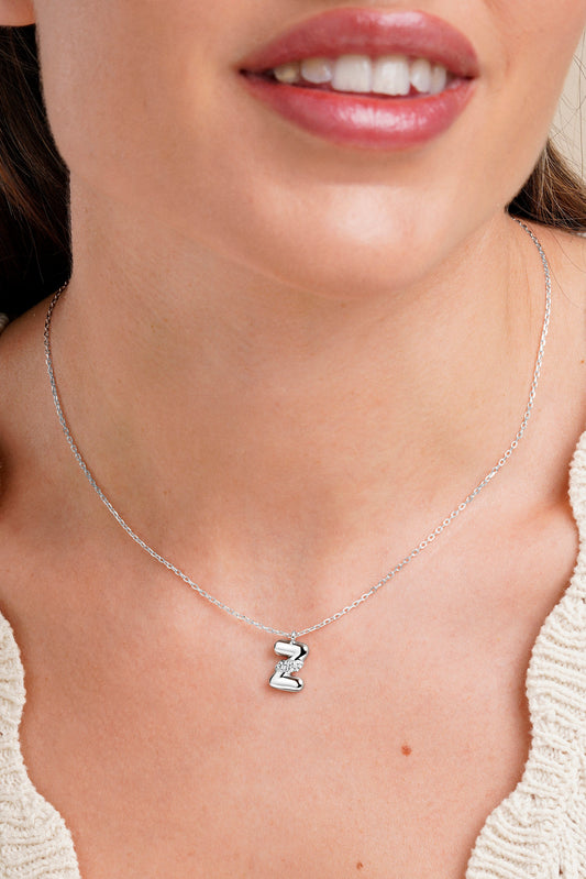 Collar con inicial "Z" con volumen, plata y linea de circonitas